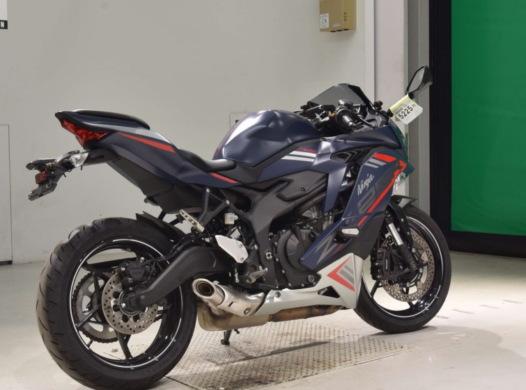 Мотоцикл Kawasaki NINJA ZX-25R KRT с пробегом 1135 km