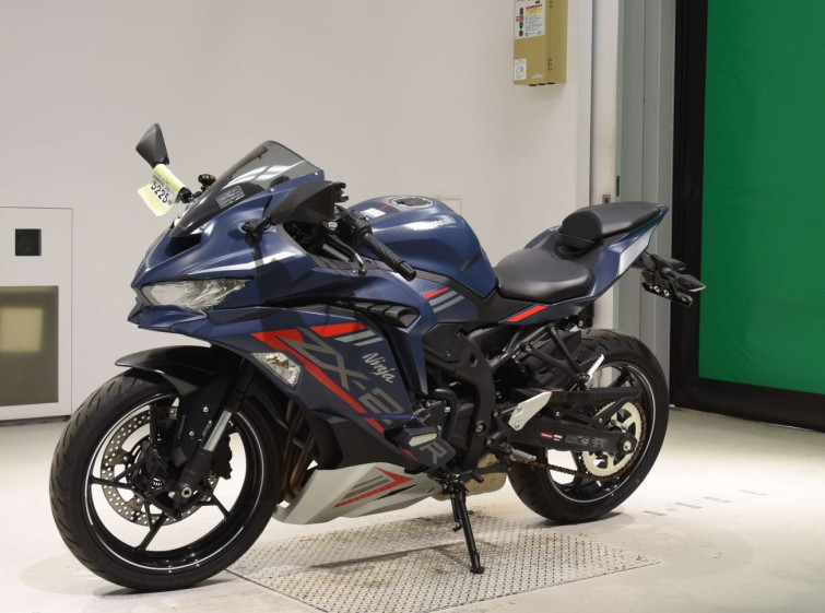 Мотоцикл Kawasaki NINJA ZX-25R KRT с пробегом 1135 km
