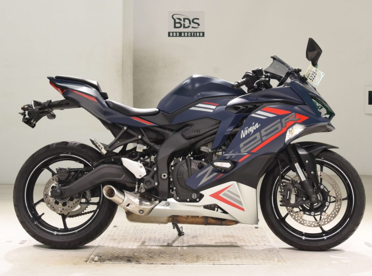 Мотоцикл Kawasaki NINJA ZX-25R KRT с пробегом 1135 km