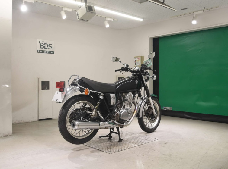Мотоцикл Yamaha SR400 с пробегом 33111 km