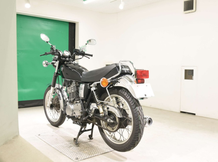 Мотоцикл Yamaha SR400 с пробегом 33111 km