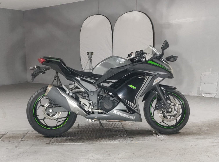 Мотоцикл Kawasaki NINJA250 с пробегом 5613 km