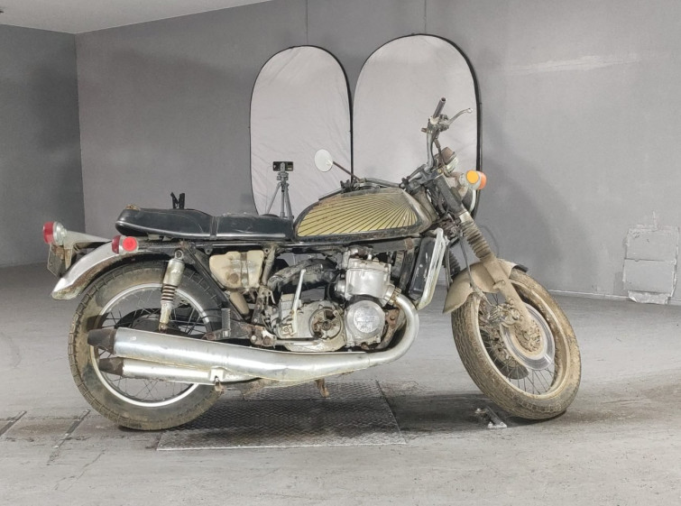 Мотоцикл Suzuki GT750 з пробігом 26957 m