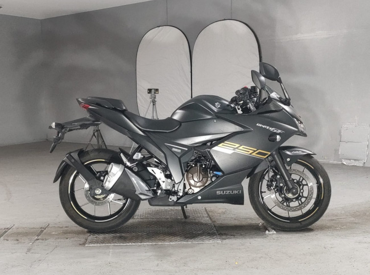 Мотоцикл Suzuki GIXXER SF250 з пробігом 11362 km