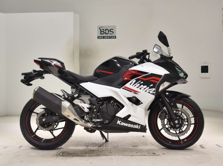 Мотоцикл Kawasaki NINJA400 з пробігом 22331 km