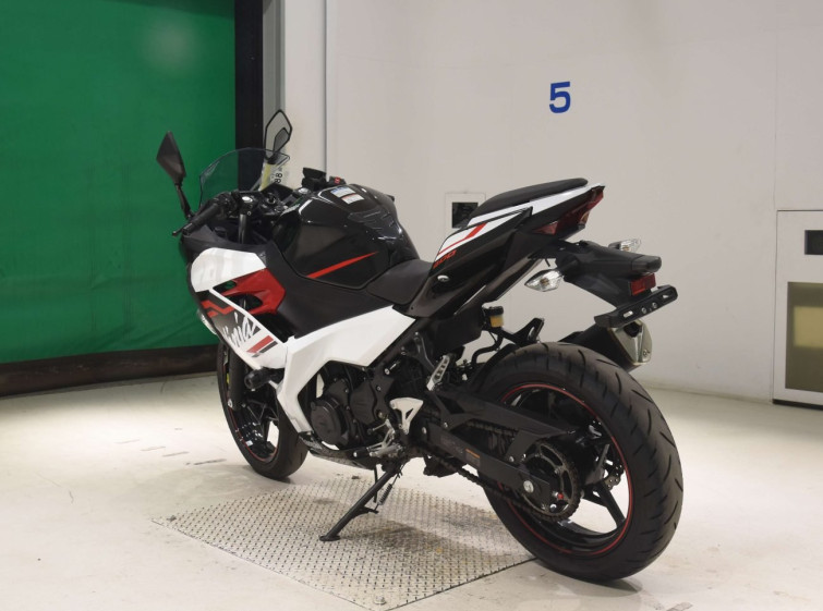 Мотоцикл Kawasaki NINJA400 з пробігом 22331 km
