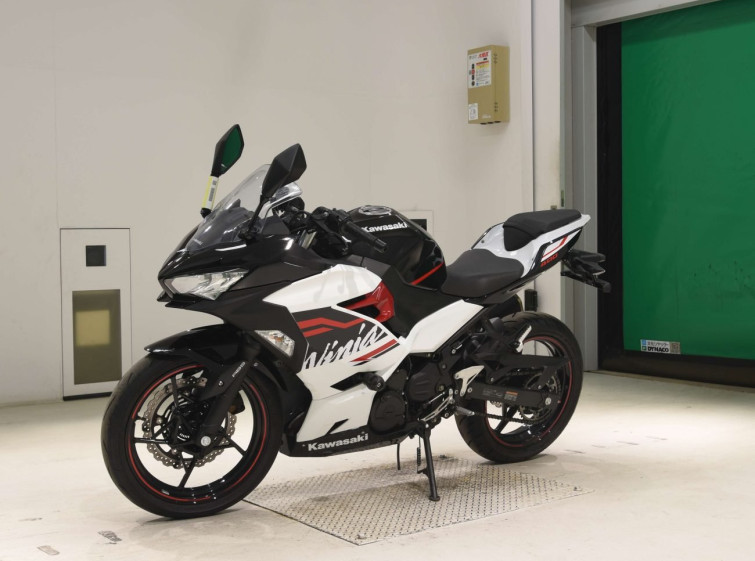 Мотоцикл Kawasaki NINJA400 з пробігом 22331 km
