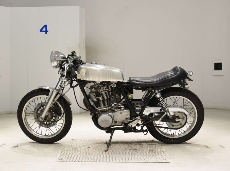 Мотоцикл Yamaha SR400 с пробегом 2561 km