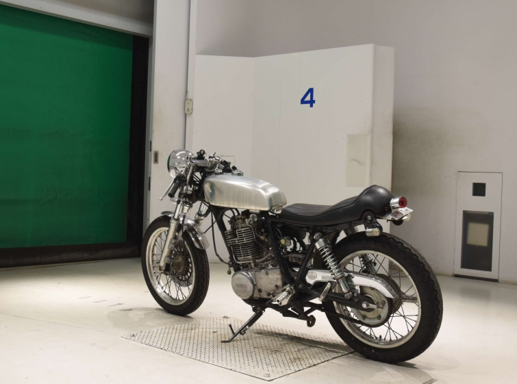 Мотоцикл Yamaha SR400 с пробегом 2561 km