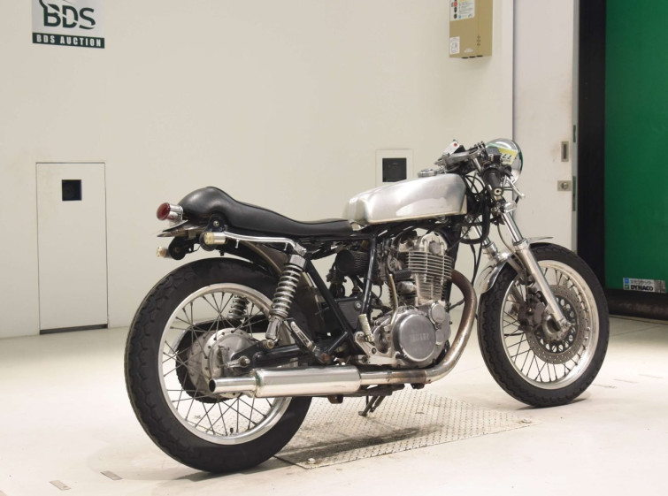 Мотоцикл Yamaha SR400 с пробегом 2561 km
