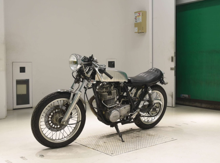 Мотоцикл Yamaha SR400 с пробегом 2561 km