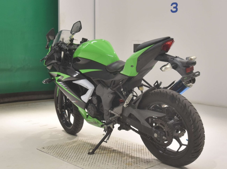 Мотоцикл Kawasaki NINJA250 с пробегом 31722 km