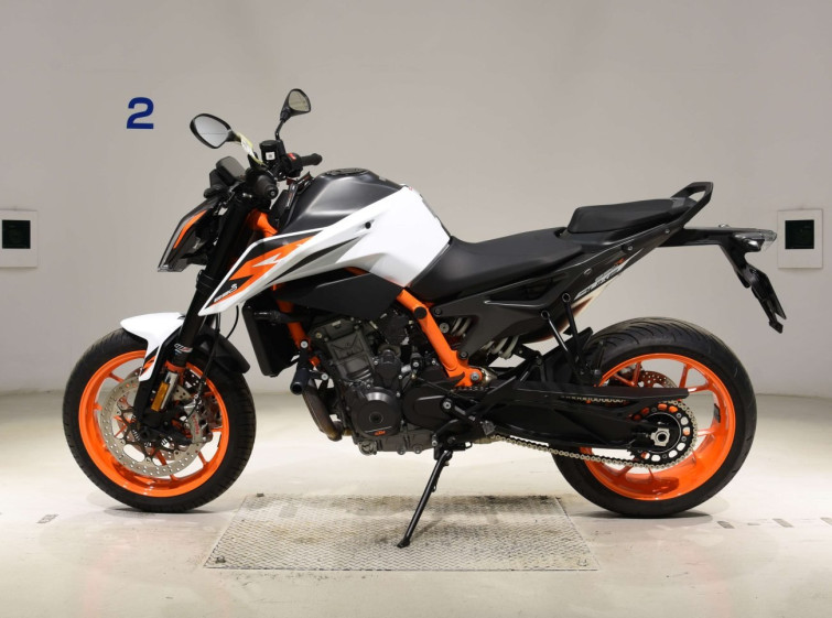Мотоцикл KTM 890 DUKE R с пробегом 10949 km
