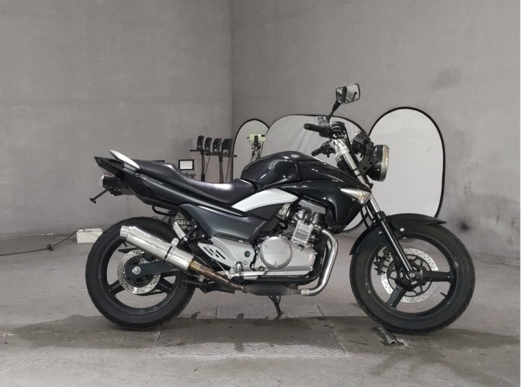 Мотоцикл Suzuki GSR250 з пробігом 10637 km