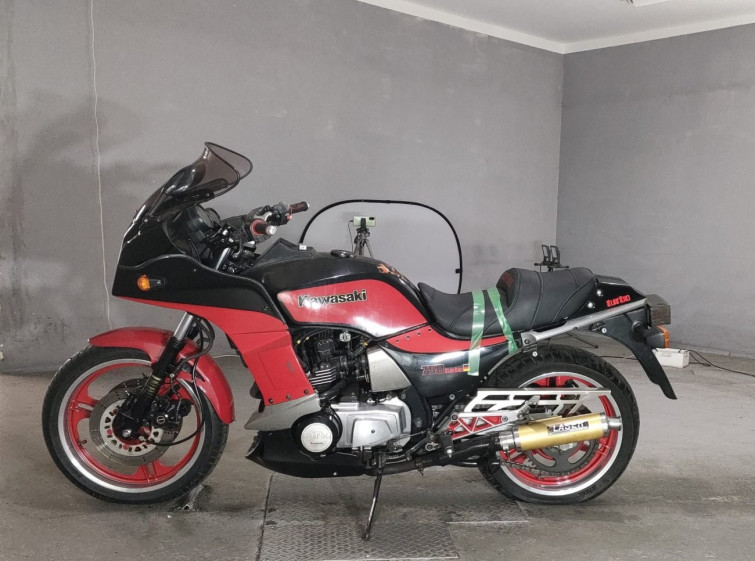 Мотоцикл Kawasaki GPZ750 TURBO с пробегом 71855 km