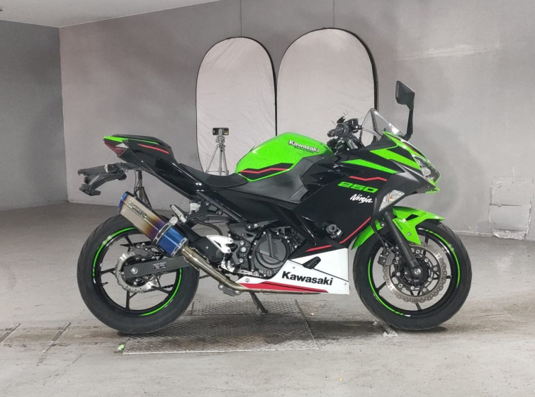 Мотоцикл Kawasaki NINJA250 з пробігом 42215 km