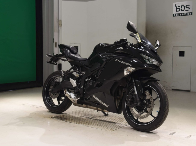 Мотоцикл Kawasaki NINJA ZX-25R с пробегом 9307 km