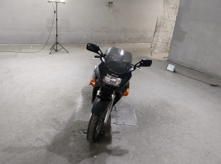 Мотоцикл Kawasaki ZZ-R250 з пробігом 5155 km