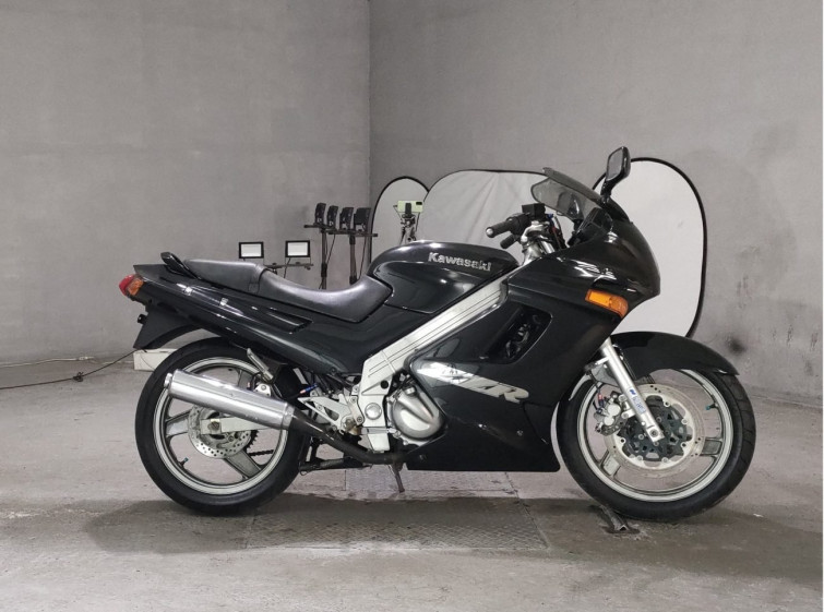 Мотоцикл Kawasaki ZZ-R250 з пробігом 5155 km