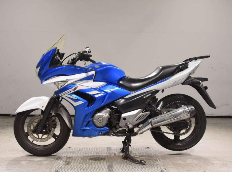 Мотоцикл Suzuki GSR250 с пробегом 201283 km
