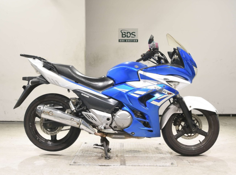 Мотоцикл Suzuki GSR250 с пробегом 201283 km