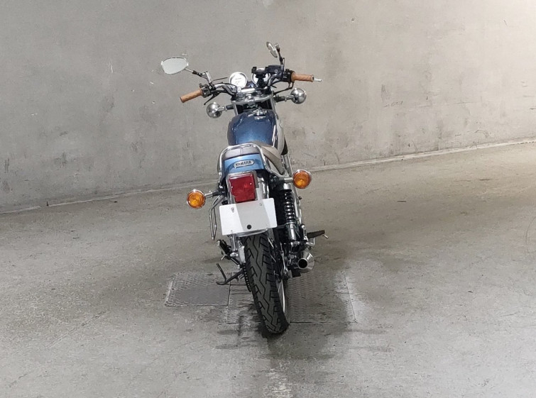 Мотоцикл Yamaha SR400 с пробегом 9342 km
