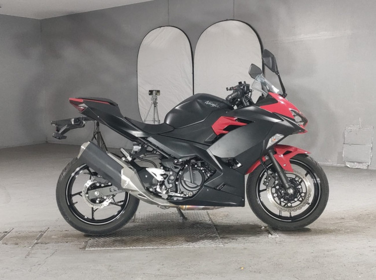 Мотоцикл Kawasaki NINJA400 з пробігом 5409 km