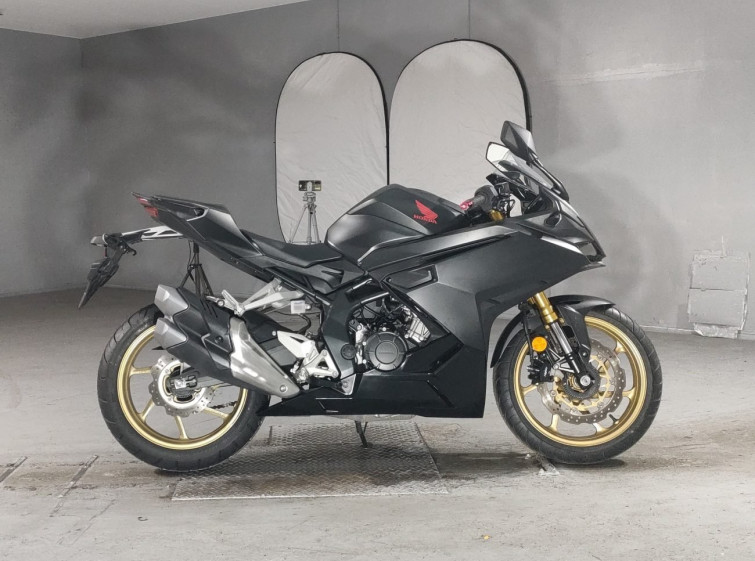 Мотоцикл Honda CBR250RR з пробігом 4015 km
