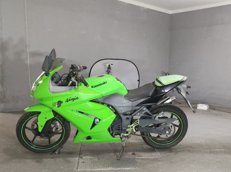 Мотоцикл Kawasaki NINJA250R с пробегом 18521 km