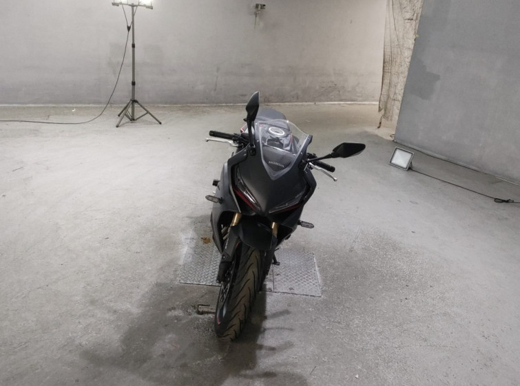 Мотоцикл Honda CBR650R з пробігом 14021 km