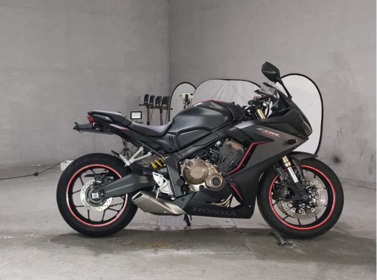 Мотоцикл Honda CBR650R з пробігом 14021 km