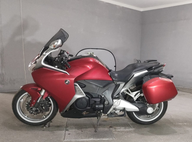 Мотоцикл Honda VFR1200FD з пробігом 24718 km