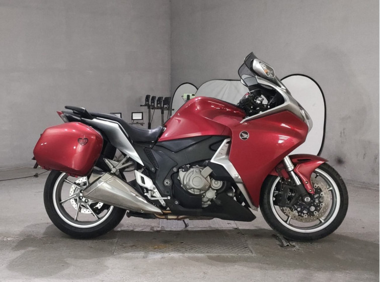 Мотоцикл Honda VFR1200FD з пробігом 24718 km