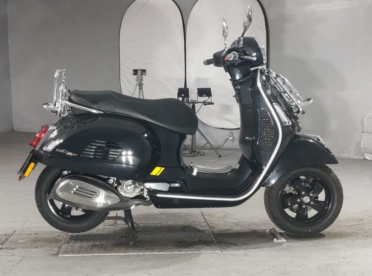 Мотоцикл Vespa GTS300 SUPER з пробігом 4142 km