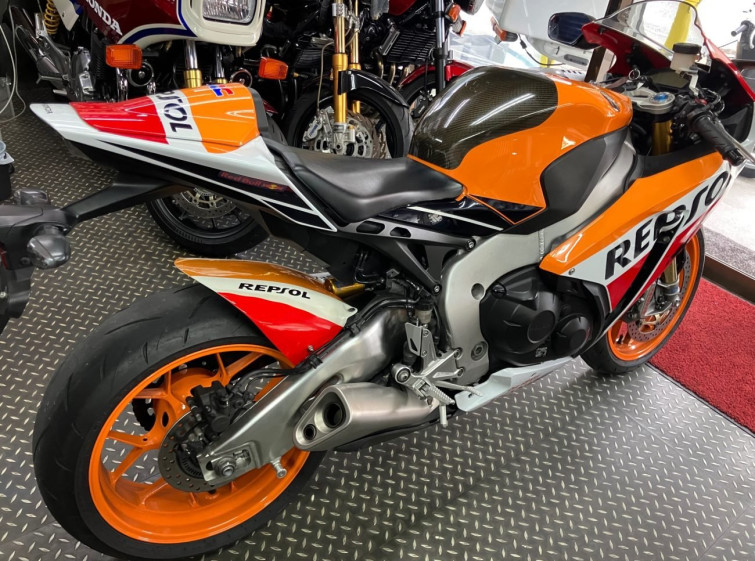 Мотоцикл Honda CBR1000RR с пробегом 27464 km