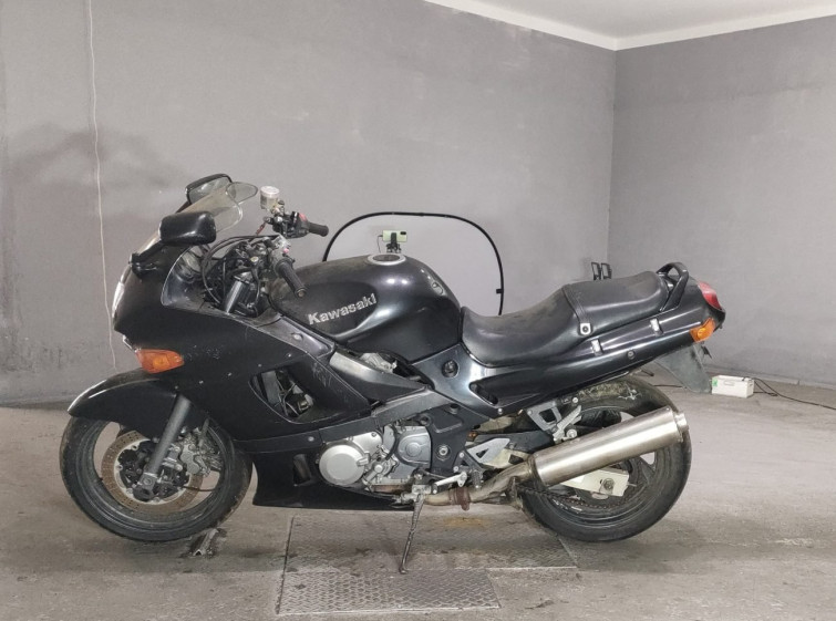 Мотоцикл Kawasaki ZZ-R400 з пробігом 9806 km