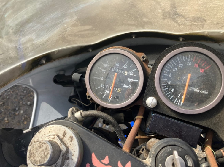 Мотоцикл Suzuki GSX-R400 з пробігом 18966 km