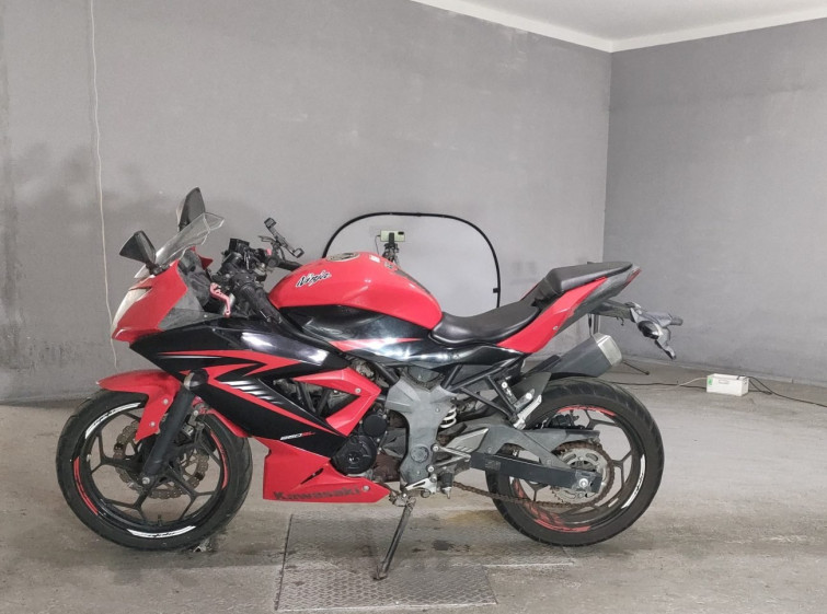 Мотоцикл Kawasaki NINJA250 з пробігом 8576 km