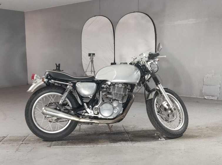 Мотоцикл Yamaha SR400 с пробегом 16809 km