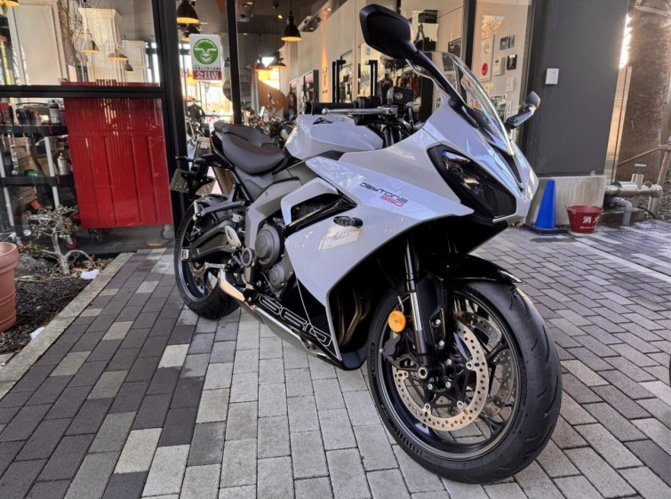 Мотоцикл Triumph daytona 660 с пробегом 323 km