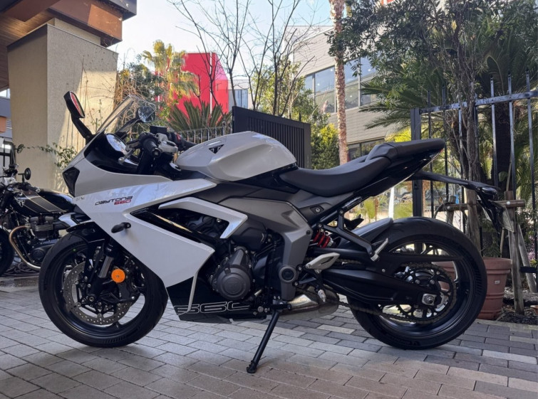 Мотоцикл Triumph daytona 660 с пробегом 323 km