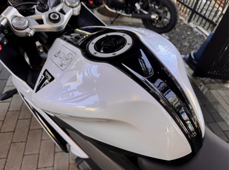 Мотоцикл Triumph daytona 660 с пробегом 323 km