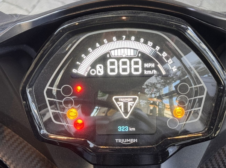 Мотоцикл Triumph daytona 660 с пробегом 323 km