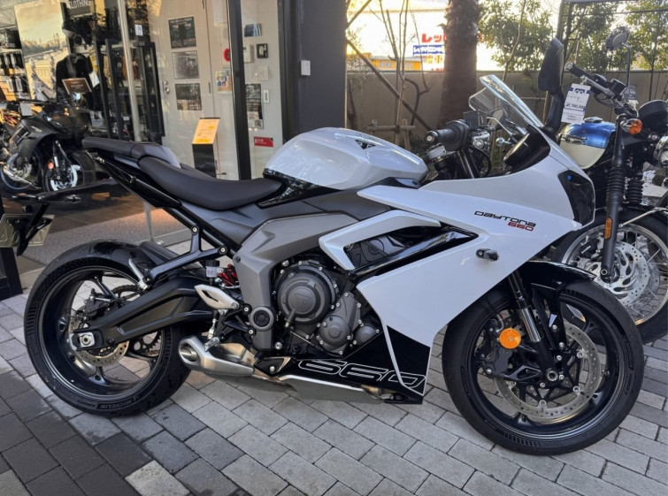 Мотоцикл Triumph daytona 660 с пробегом 323 km