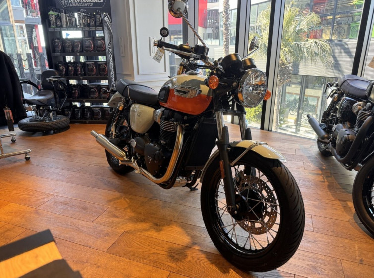 Мотоцикл Triumph BONNEVILLE T100 з пробігом 872 km