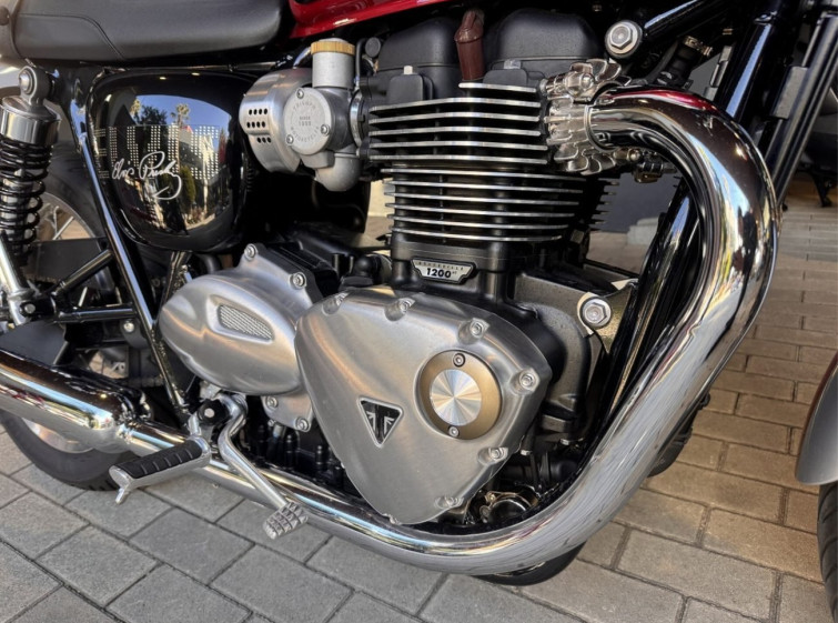 Мотоцикл Triumph BONNEVILLE T120 з пробігом 410 km