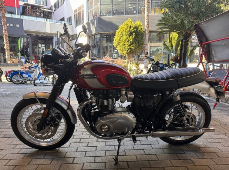 Мотоцикл Triumph BONNEVILLE T120 з пробігом 410 km