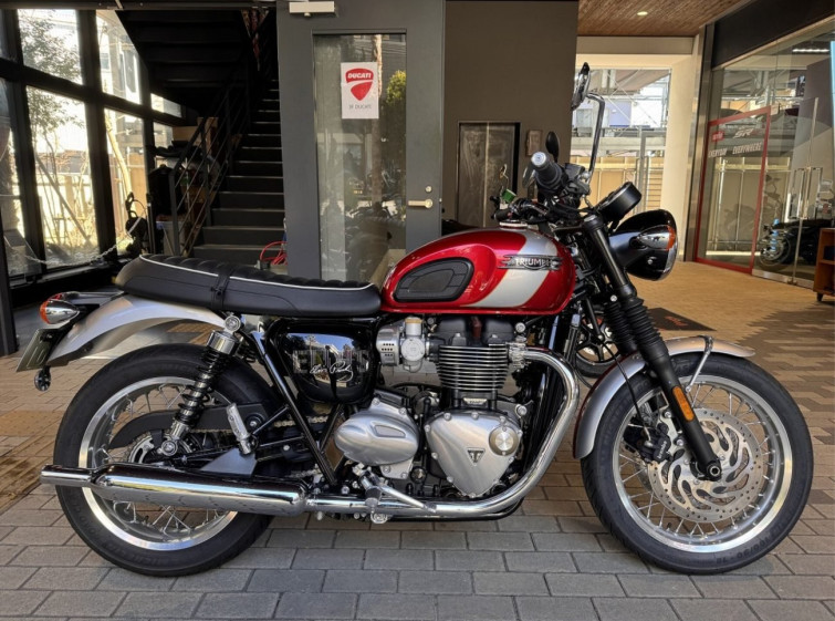 Мотоцикл Triumph BONNEVILLE T120 з пробігом 410 km