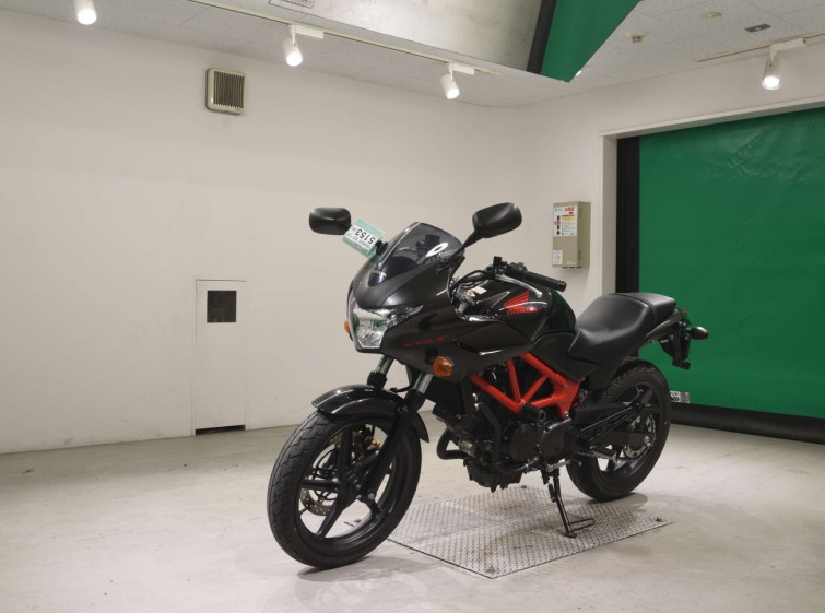 Мотоцикл Honda VTR250F з пробігом 4846 km