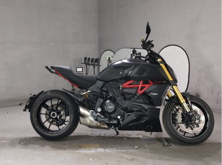 Мотоцикл Ducati DIAVEL 1260S з пробігом 16198 km